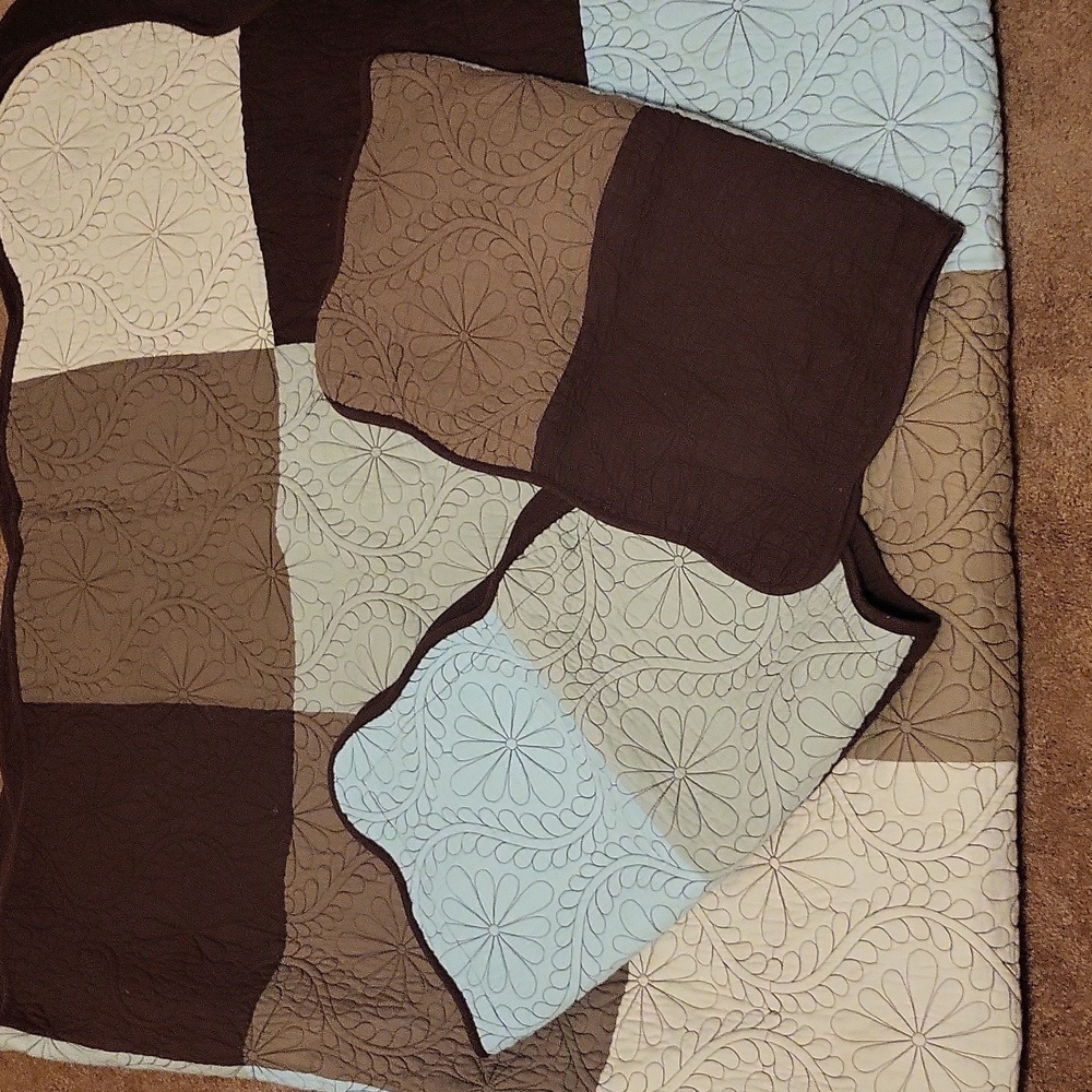 Home Classics Bedspread & Pillow Sham Set